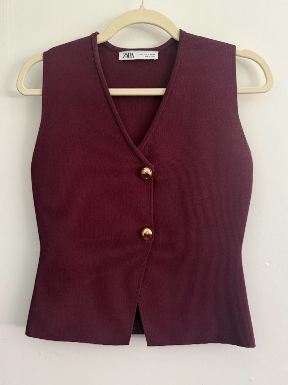 ZARA Women's Sleeveless V-Neck Burgundy Knit Vest